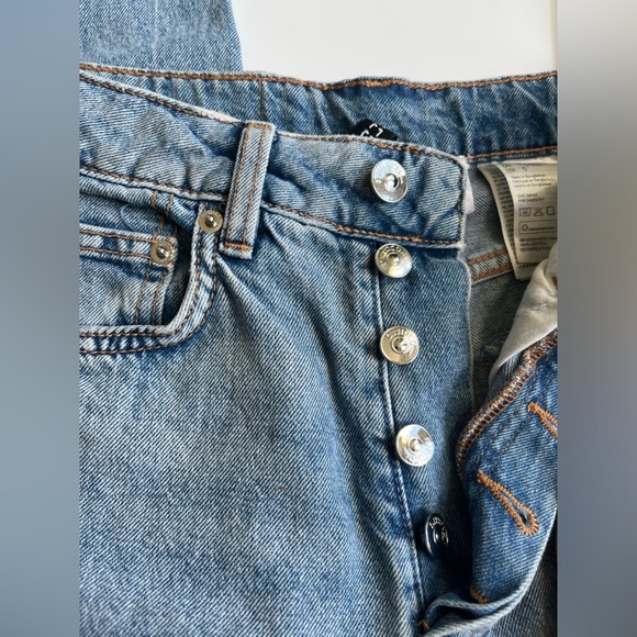 Divided Women’s Light Wash 5-Button High Rise Jeans Size 25 - Picture 3 of 7